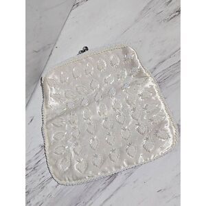 Vintage Women’s White Beaded Embelishment Bi-fold Clutch Evening Bag